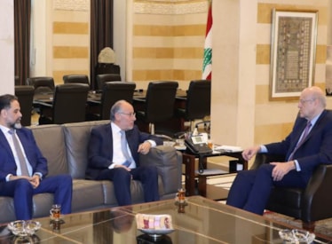  الأساتذة لوزير التربية: "طعمينا خبز حاف يا الله"
